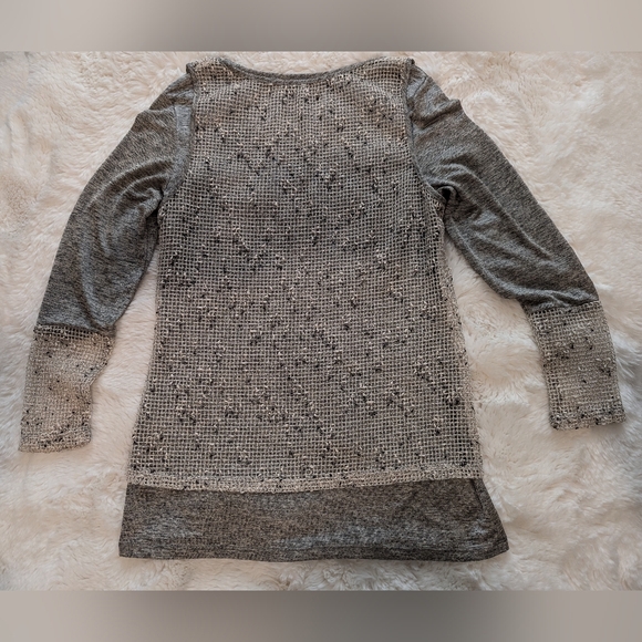 MICHAEL TYLER pullover top with mesh style overlay - Picture 7 of 8